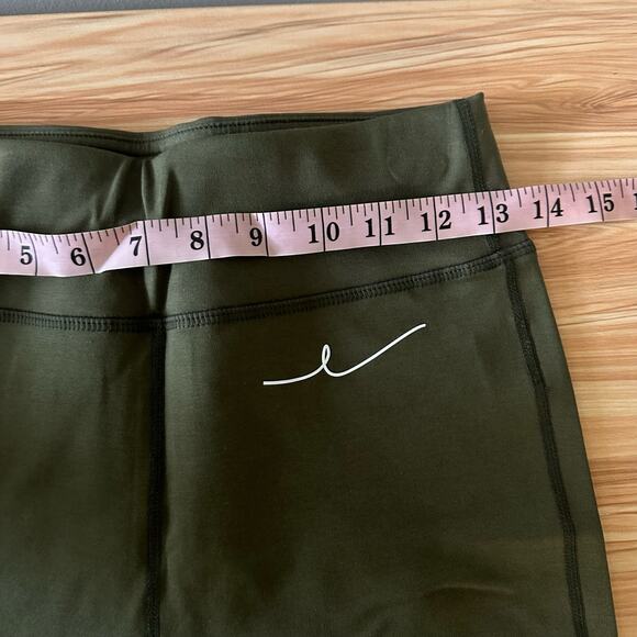 NEW By Egreis Green Bye Signature Biker Shorts Size Medium - Picture 5 of 8